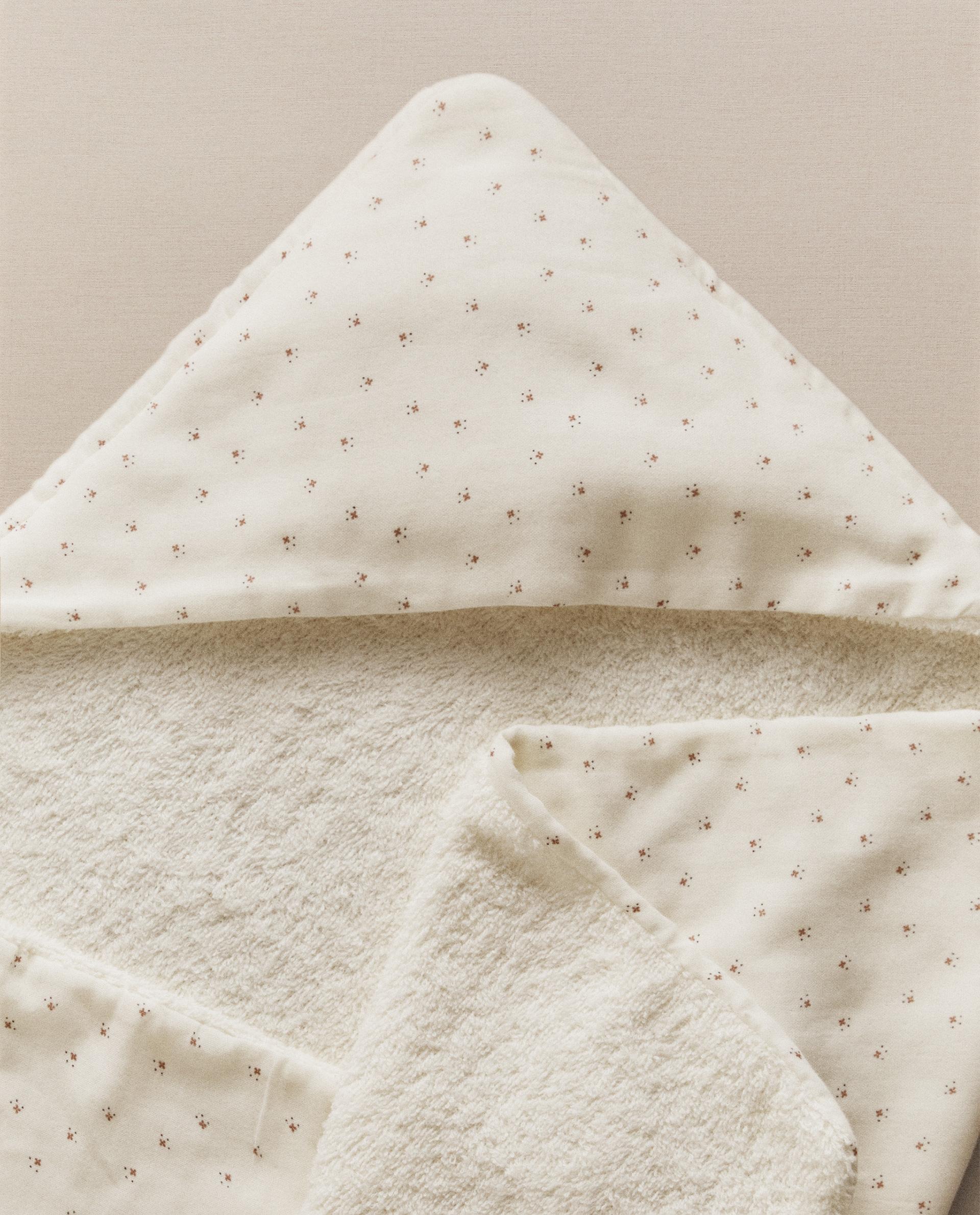 FLORAL MUSLIN HOODED BABY TOWEL FLORAL MUSLIN HOODED BABY TOWEL