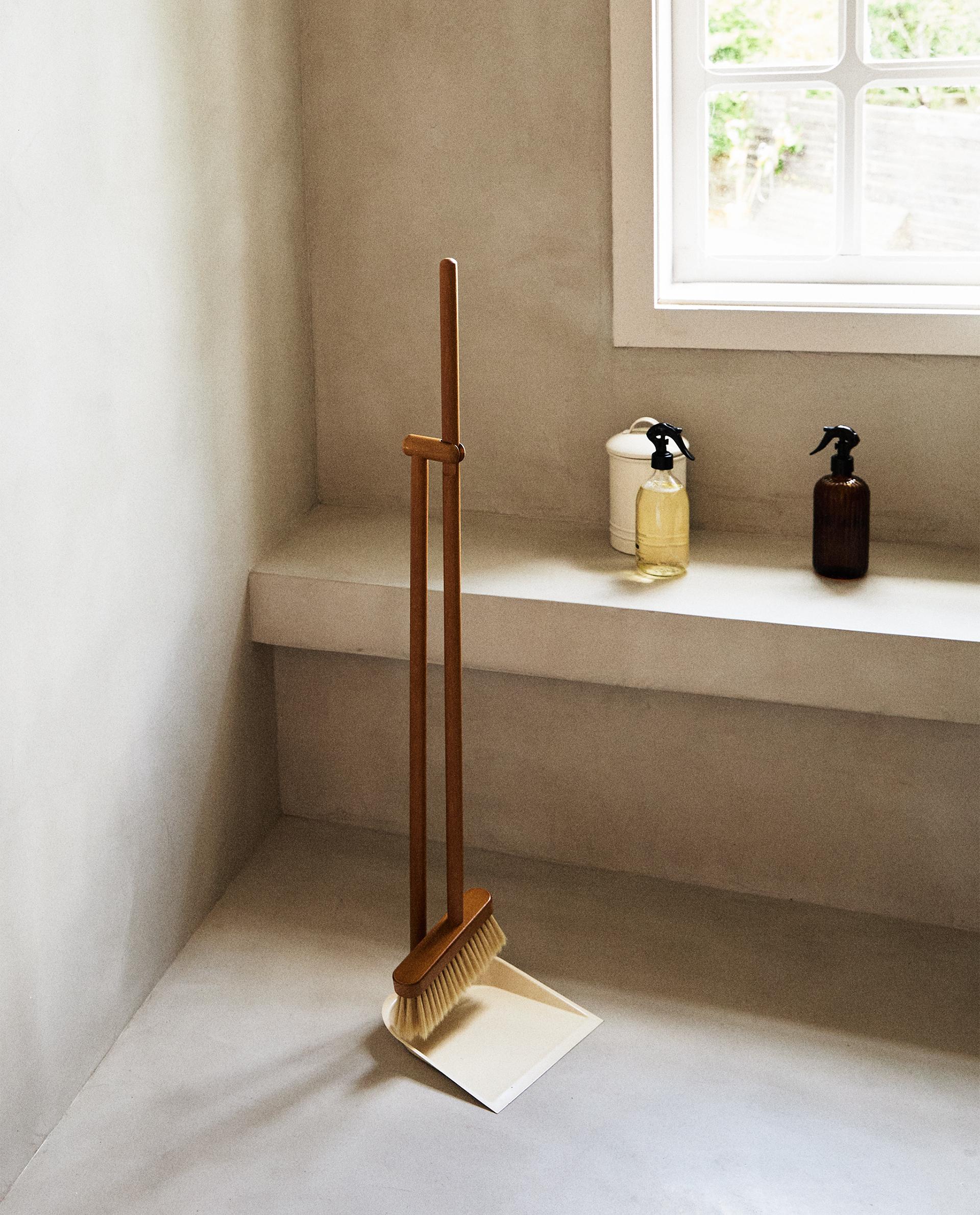 WOODEN DUSTPAN AND BRUSH SET | Zara Home United States of America