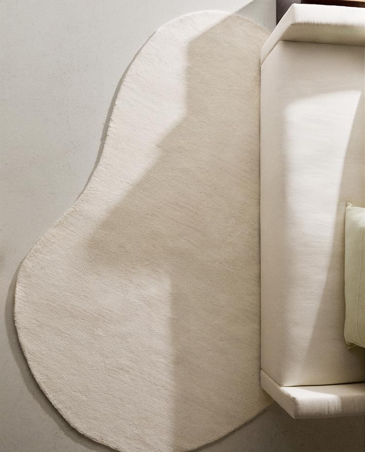 PLAIN IRREGULAR WOOL RUG