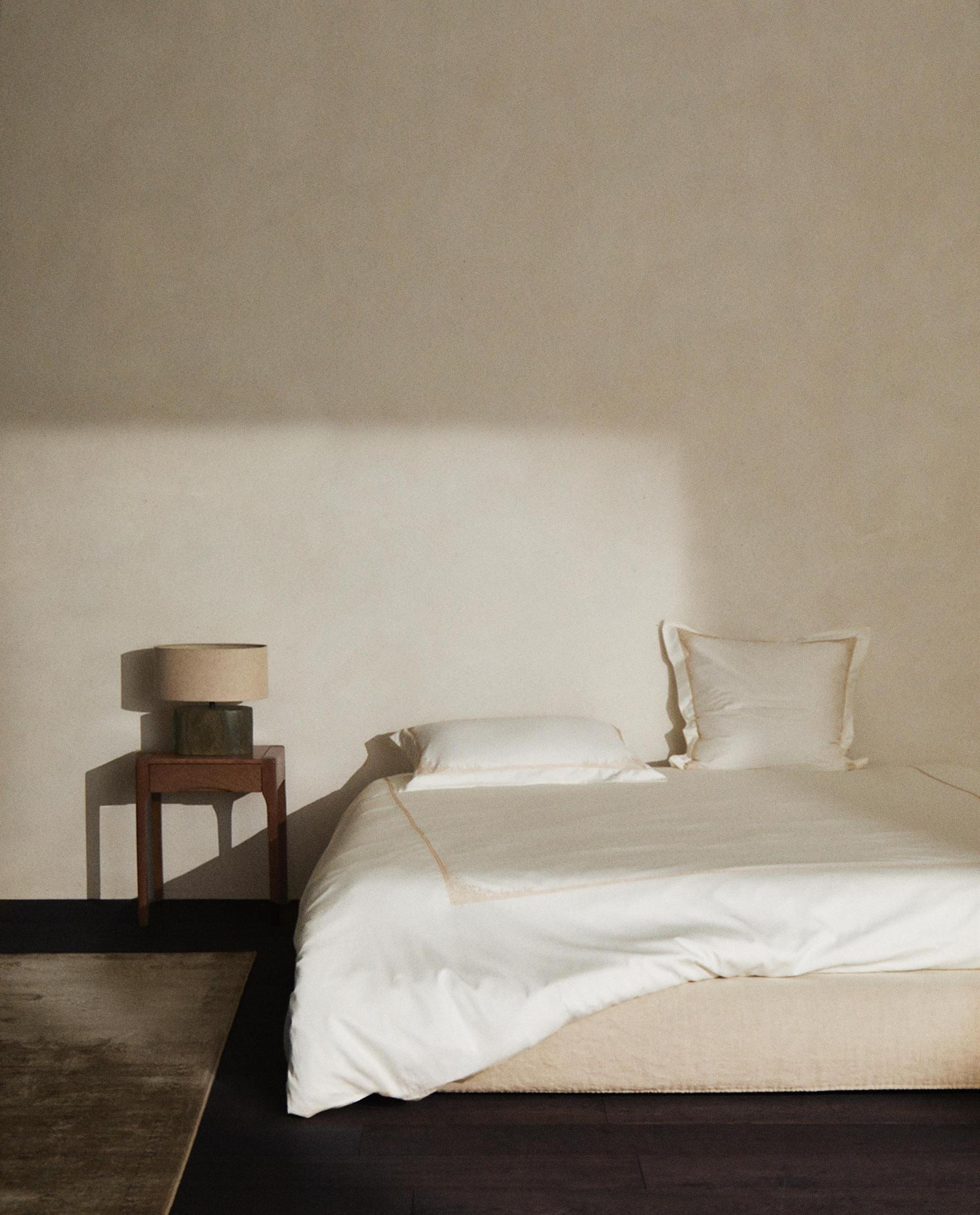 HOUSSE DE COUETTE SATIN BRODÉE HOUSSE DE COUETTE SATIN BRODÉE