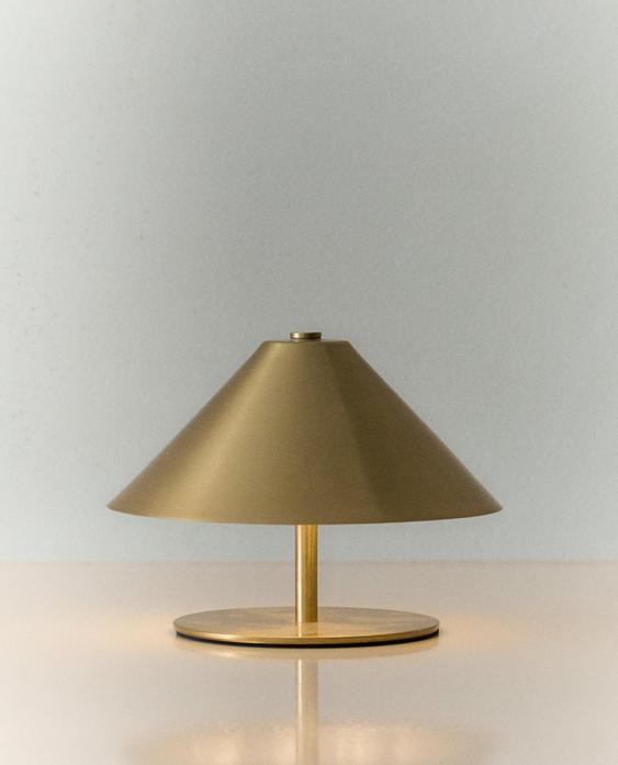 CORDLESS IRON TABLE LAMP CORDLESS IRON TABLE LAMP