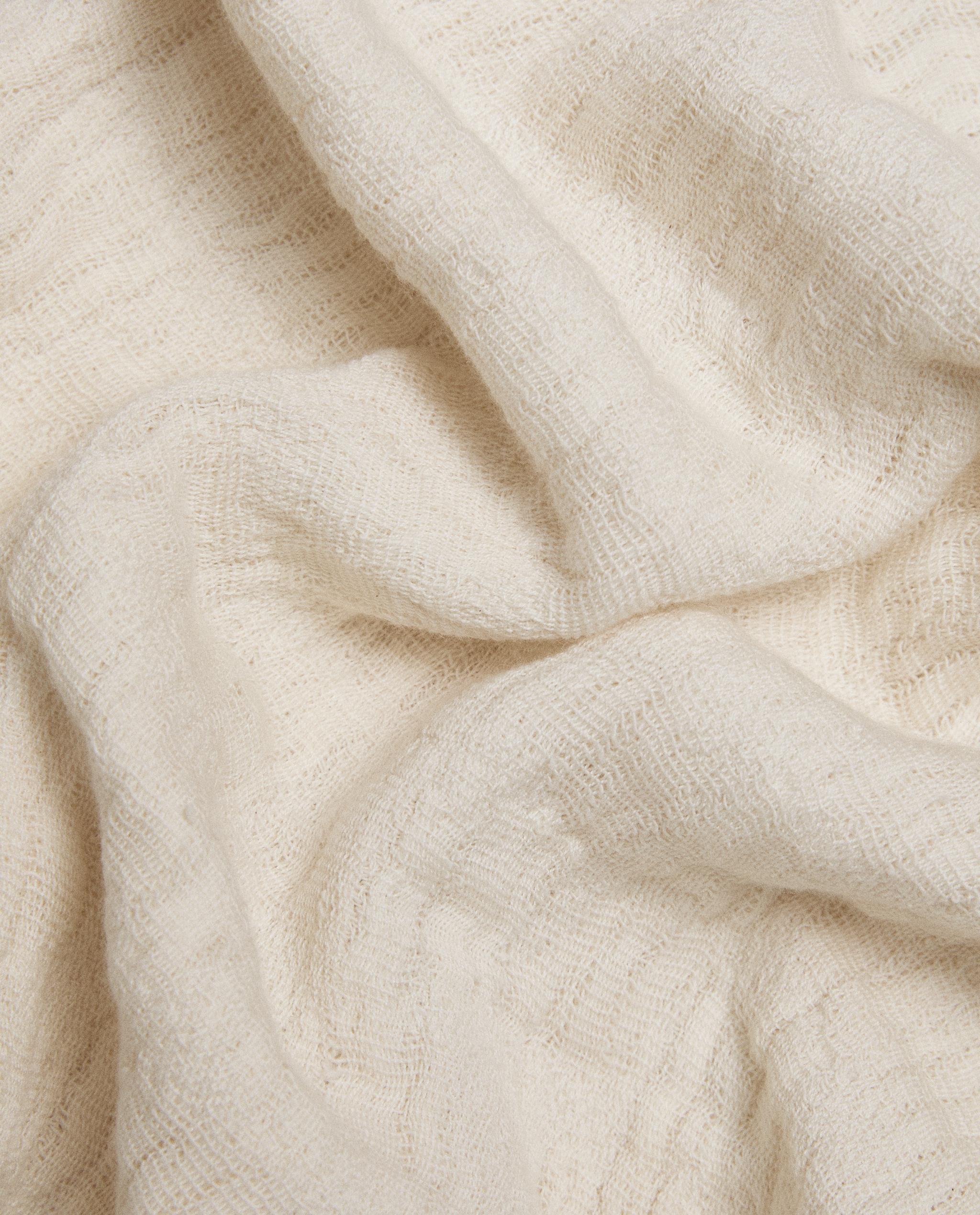TEXTURED JACQUARD THROW product thumbnail 5