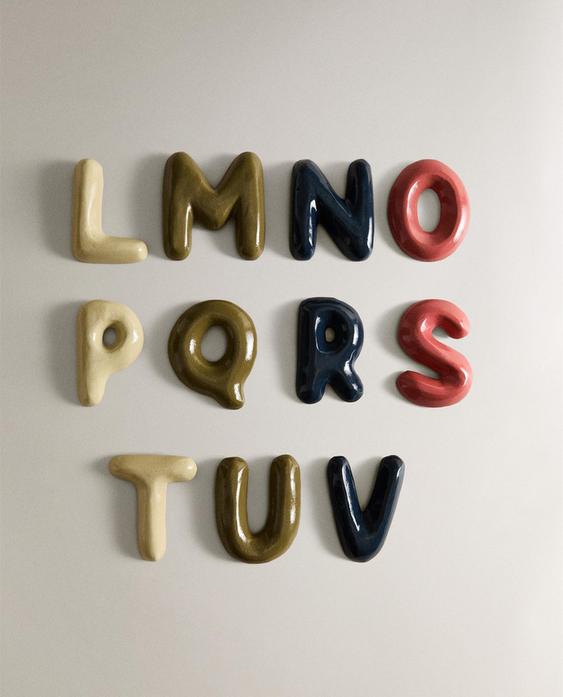 زينة حائط بحرف