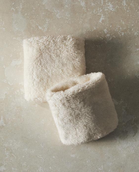 SÚPRAVA ABSORPČNÝCH NÁRAMKOV PROTI KVAPKANU (2 KS)