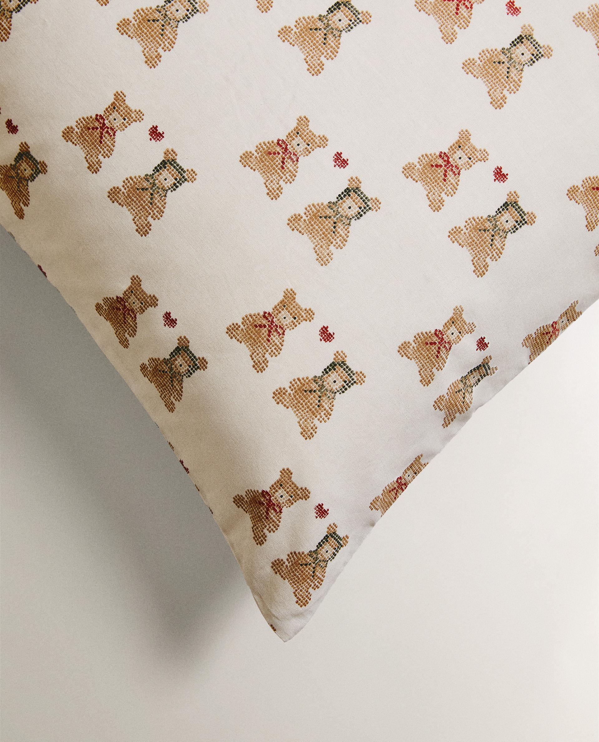 CHILDREN’S CHRISTMAS STITCHING PILLOWCASE