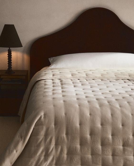 MICROFIBRE QUILTED BEDSPREAD MICROFIBRE QUILTED BEDSPREAD