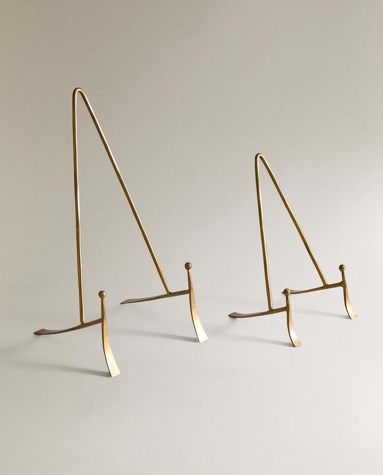 GOLDEN METAL DISPLAY STAND