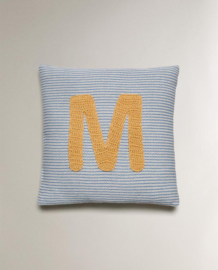 COUSSIN ENFANT BRODÉ LETTRE M COUSSIN ENFANT BRODÉ LETTRE M
