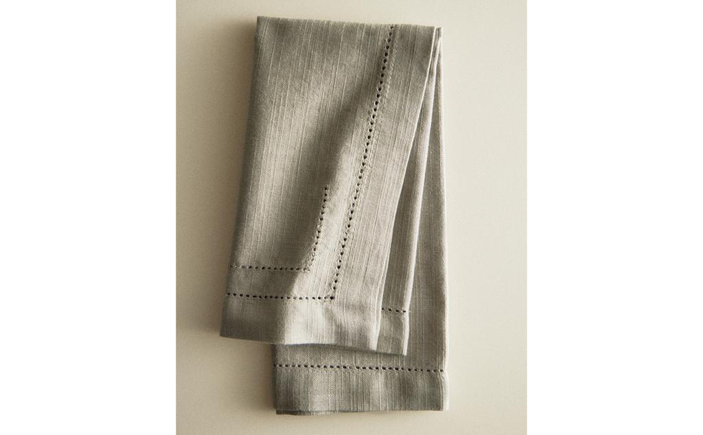 PACK OF HEMSTITCHED COTTON NAPKINS (PACK OF 2) PACK OF HEMSTITCHED COTTON NAPKINS (PACK OF 2)