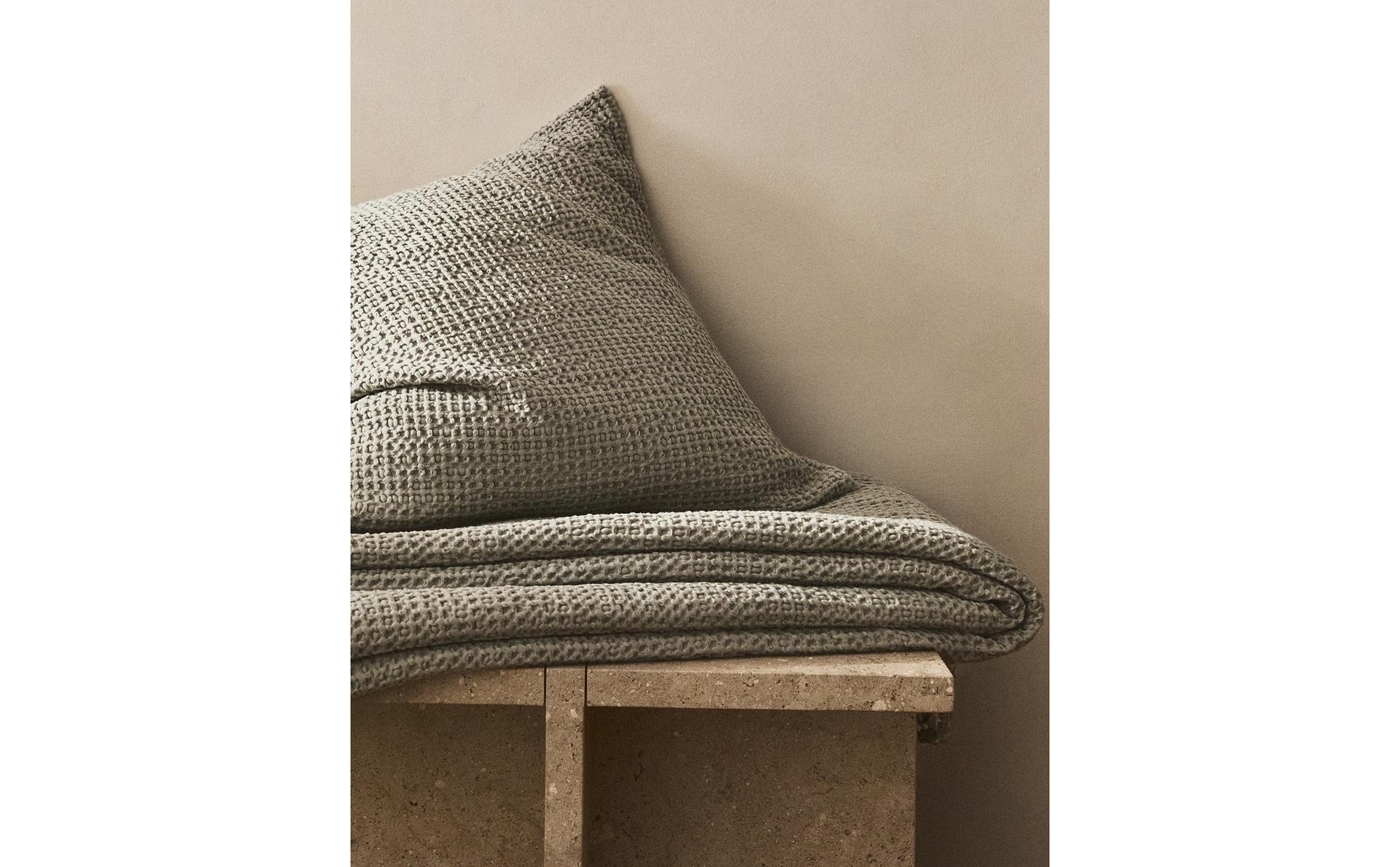 KISSENBEZUG MIT WAFFELSTRUKTUR KISSENBEZUG MIT WAFFELSTRUKTUR