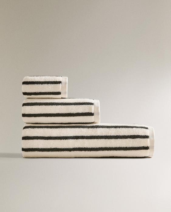 BATH TOWEL WITH COLORED STRIPES