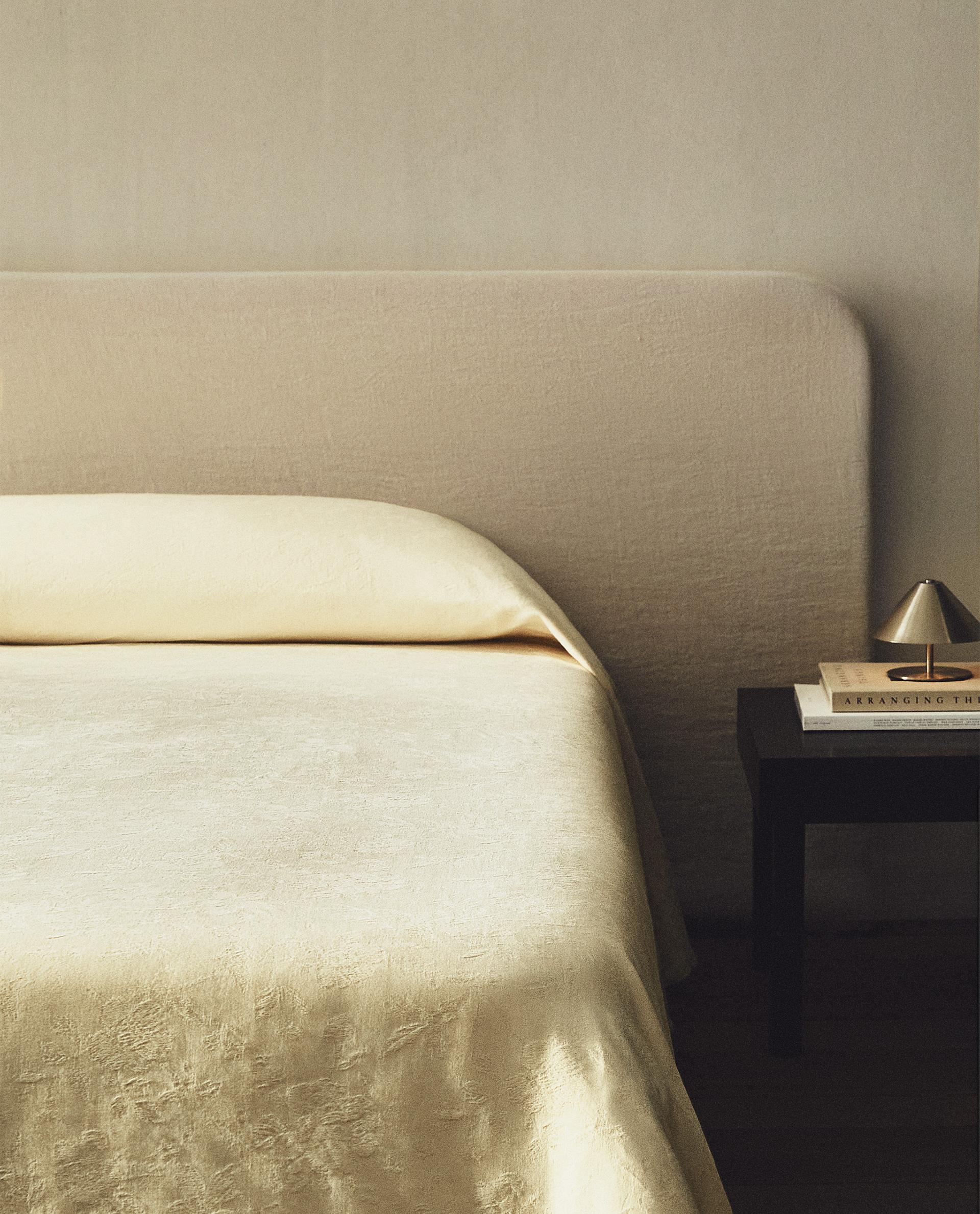 【美品】ZARA ザラホーム　ベッドスプレッド　フリル　ベージュ フローラル ジャカード ベッドスプレッド | Zara Home 日本/Japan