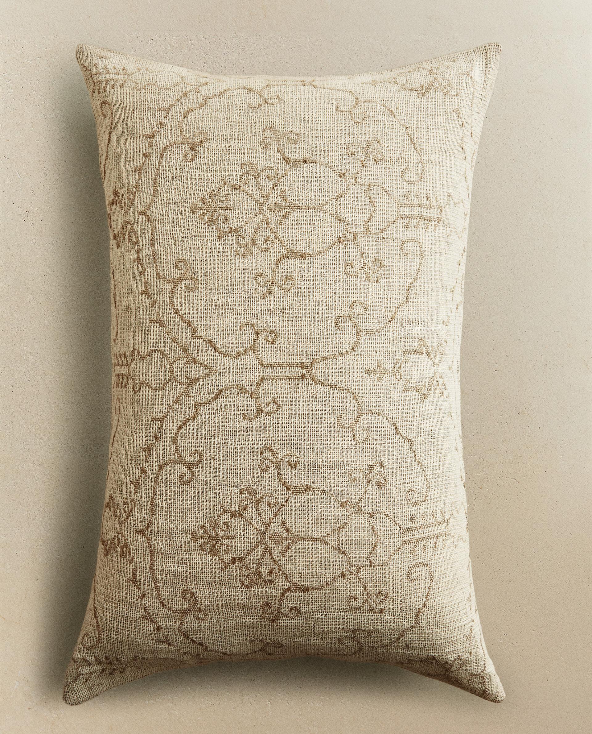 ソファとリビングルームの装飾クッション | Zara Home 日本/Japan