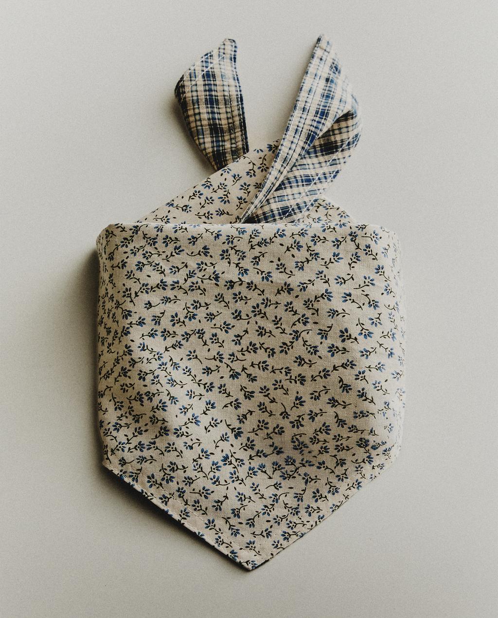 BLOMSTRET BANDANA TIL KÆLEDYR