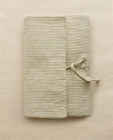 بساط تغيير موسلين مخطط للرضّع