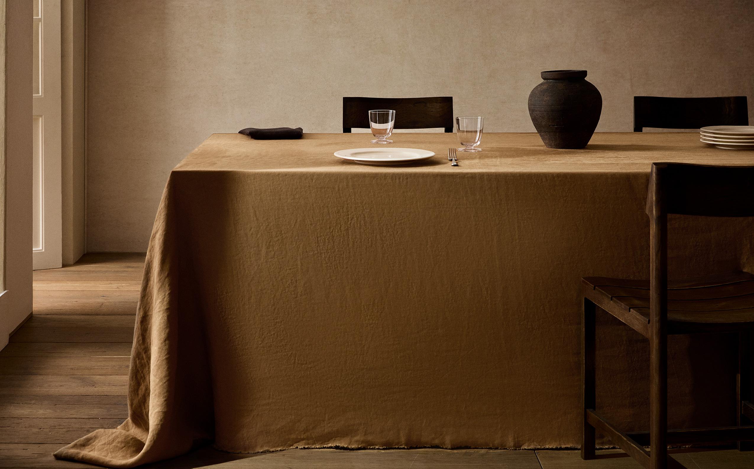 TABLECLOTH 01