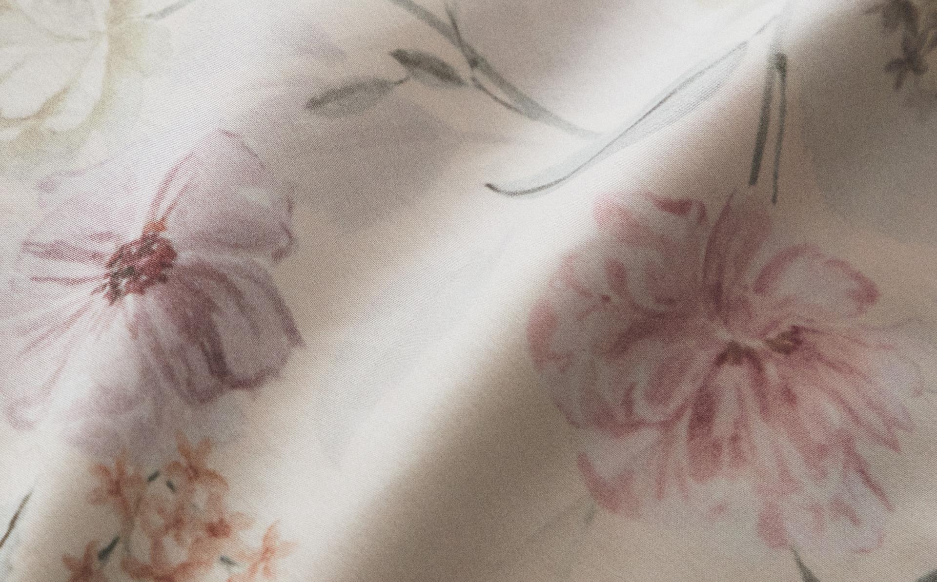 غلاف لحاف ساتان بطبعة أزهار غلاف لحاف ساتان بطبعة أزهار