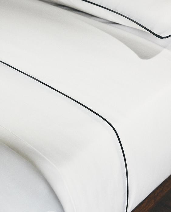 SATEEN FLAT SHEET WITH PIPING