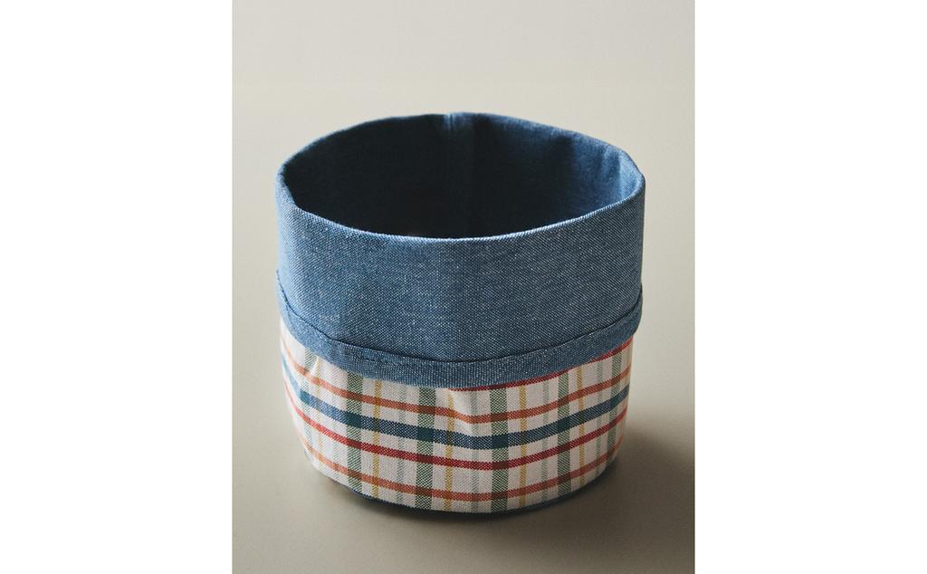 KARIERTER BROTKORB AUS BAUMWOLLE