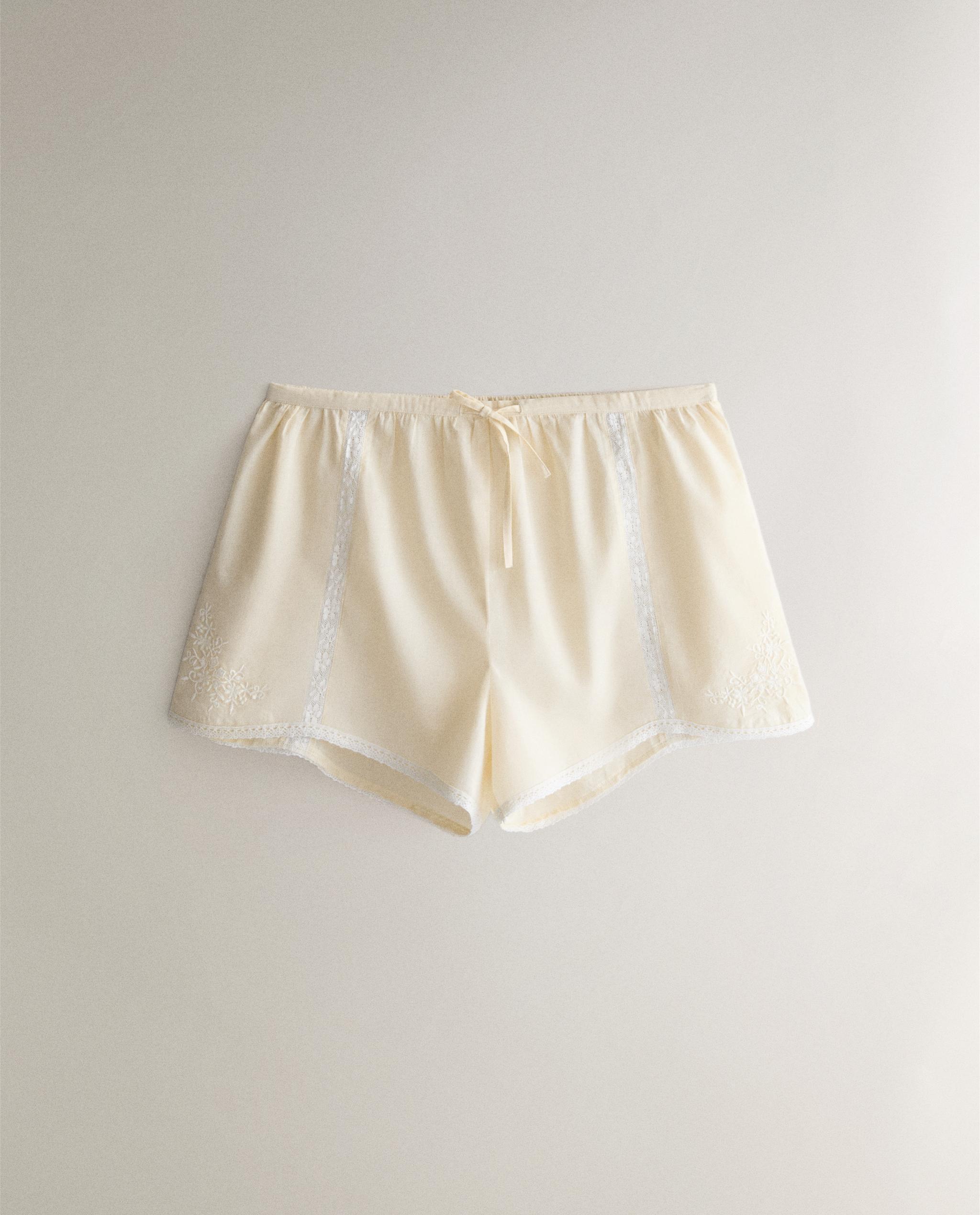 EMBROIDERED COTTON SHORTS WITH LACE product thumbnail 3