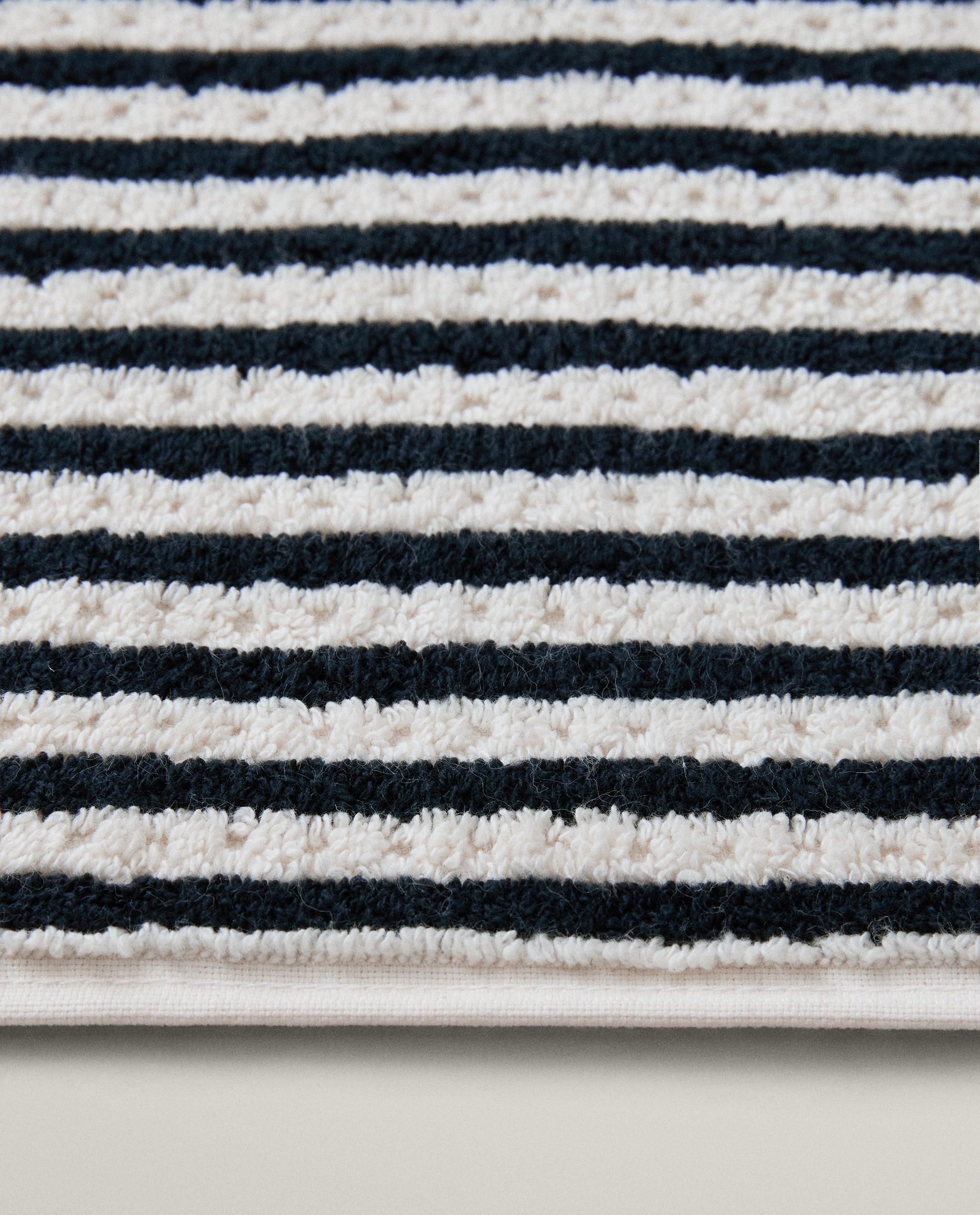 TWO-TONE STRIPED BATH MAT product thumbnail 4