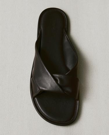 GEKNOOPTE LEREN SANDALEN