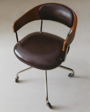 OFFICE CHAIR WITH WHEELS