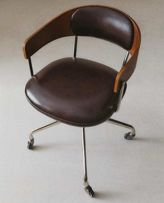 OFFICE CHAIR WITH WHEELS