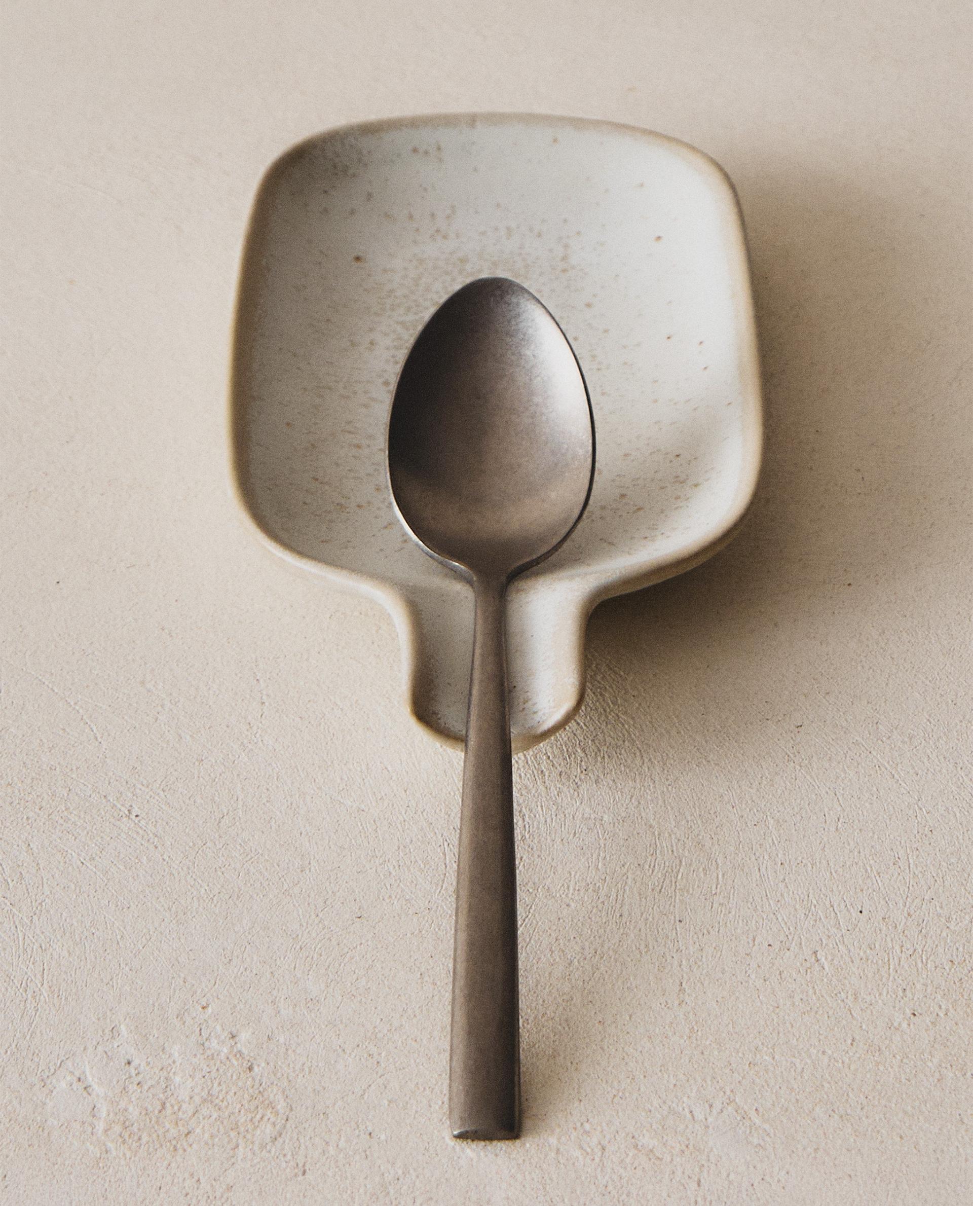 LÖFFELABLAGE AUS STEINGUT LÖFFELABLAGE AUS STEINGUT