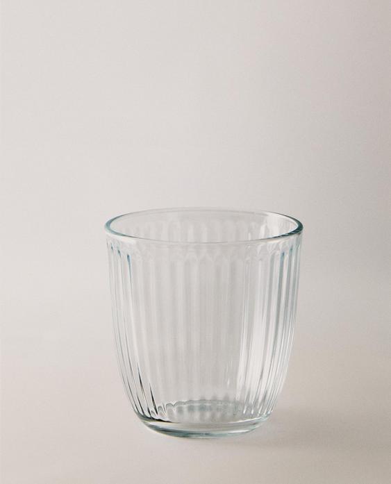 GLAS MIT LINIEN