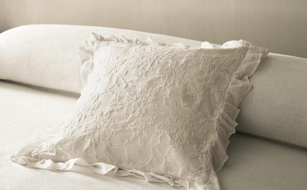 JACQUARD CUSHION COVER WITH RUFFLE