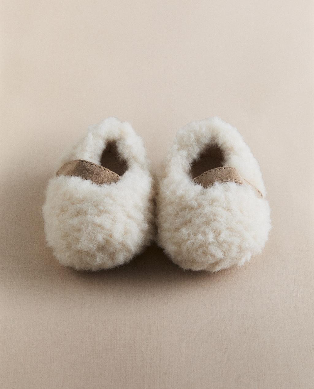BABYSKOR I BALLERINASTIL I SYNTETISKT FÅRSKINN
