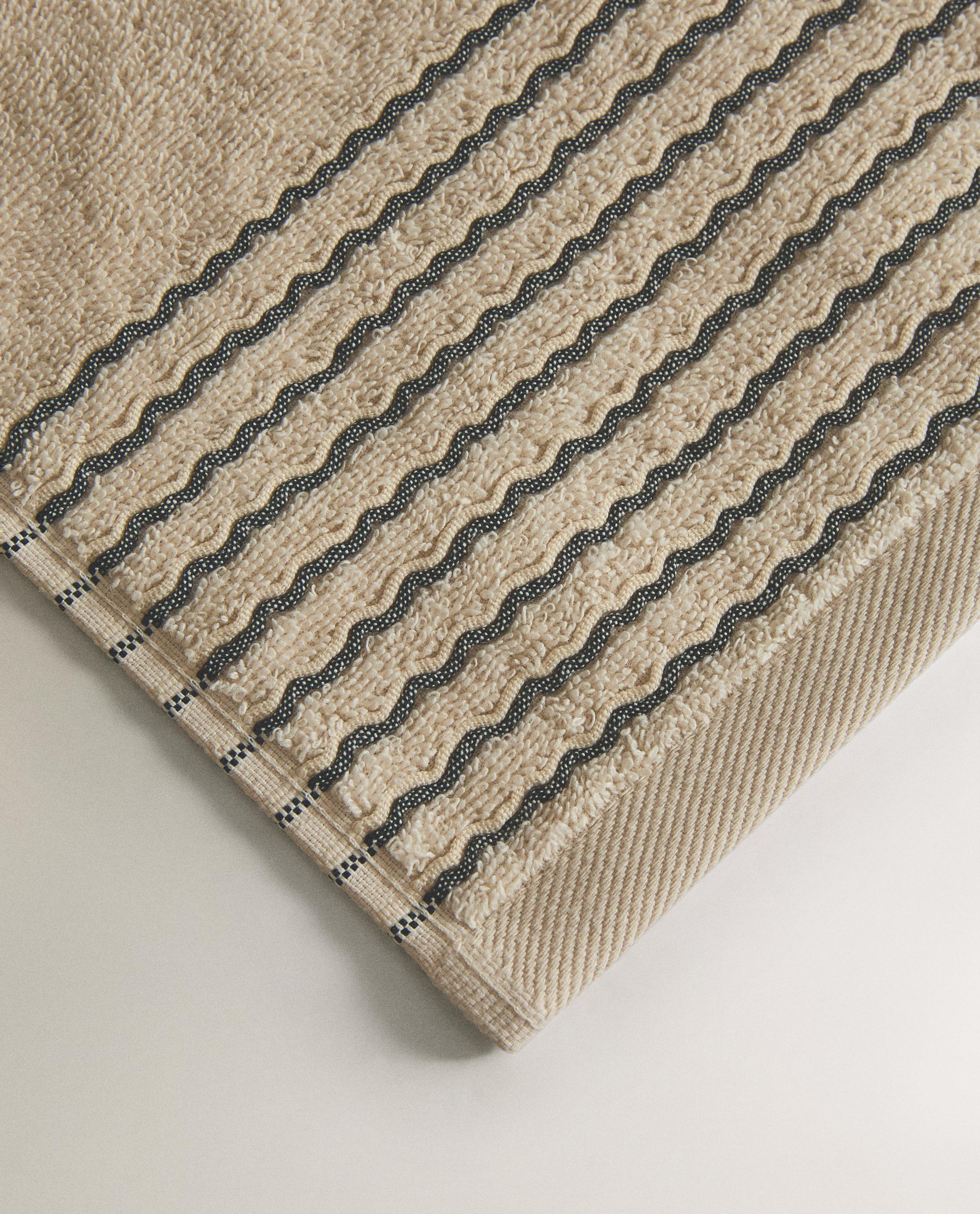 BATH TOWEL WITH PLEATED BORDER product thumbnail 6