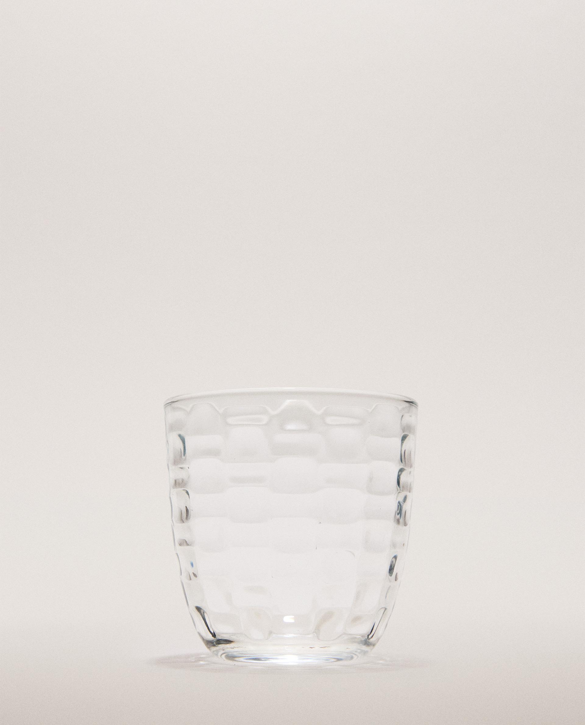 ČAŠA S KVADRATNIM RELJEFOM ČAŠA S KVADRATNIM RELJEFOM