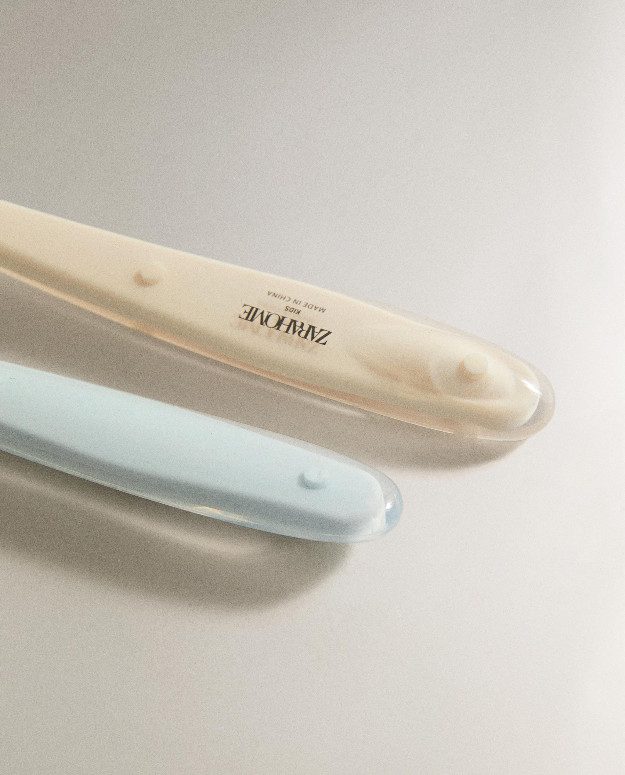 SET OF 2 CHILDREN'S SILICONE SPOONS product thumbnail 3