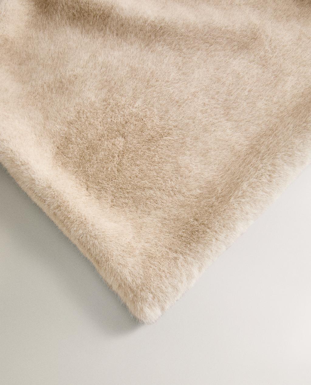 DOUBLE-FACED FAUX FUR THROW