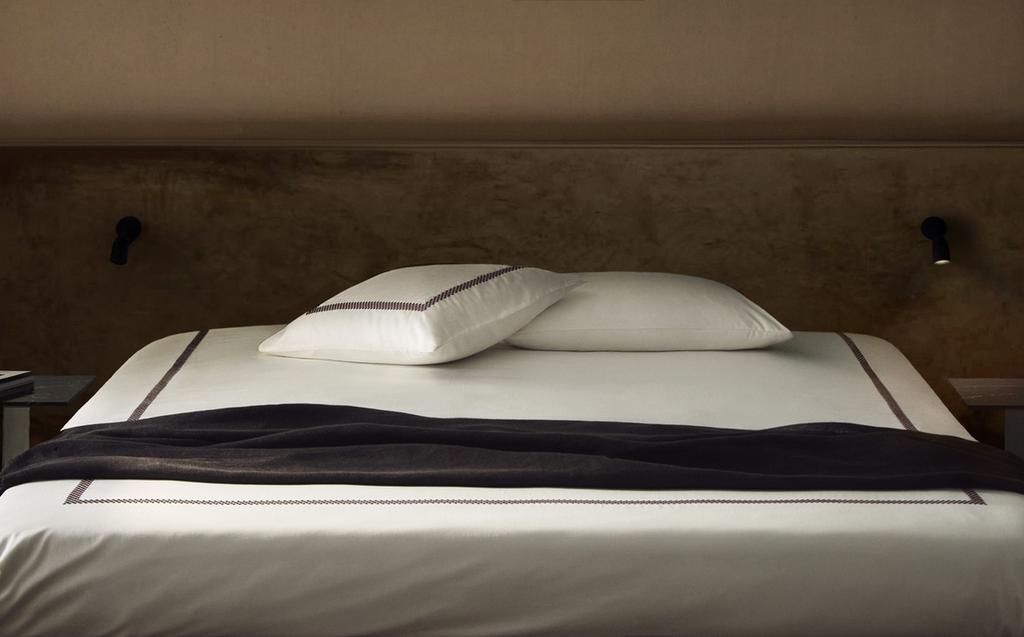 GEOMETRIC EMBROIDERED SATEEN DUVET COVER GEOMETRIC EMBROIDERED SATEEN DUVET COVER