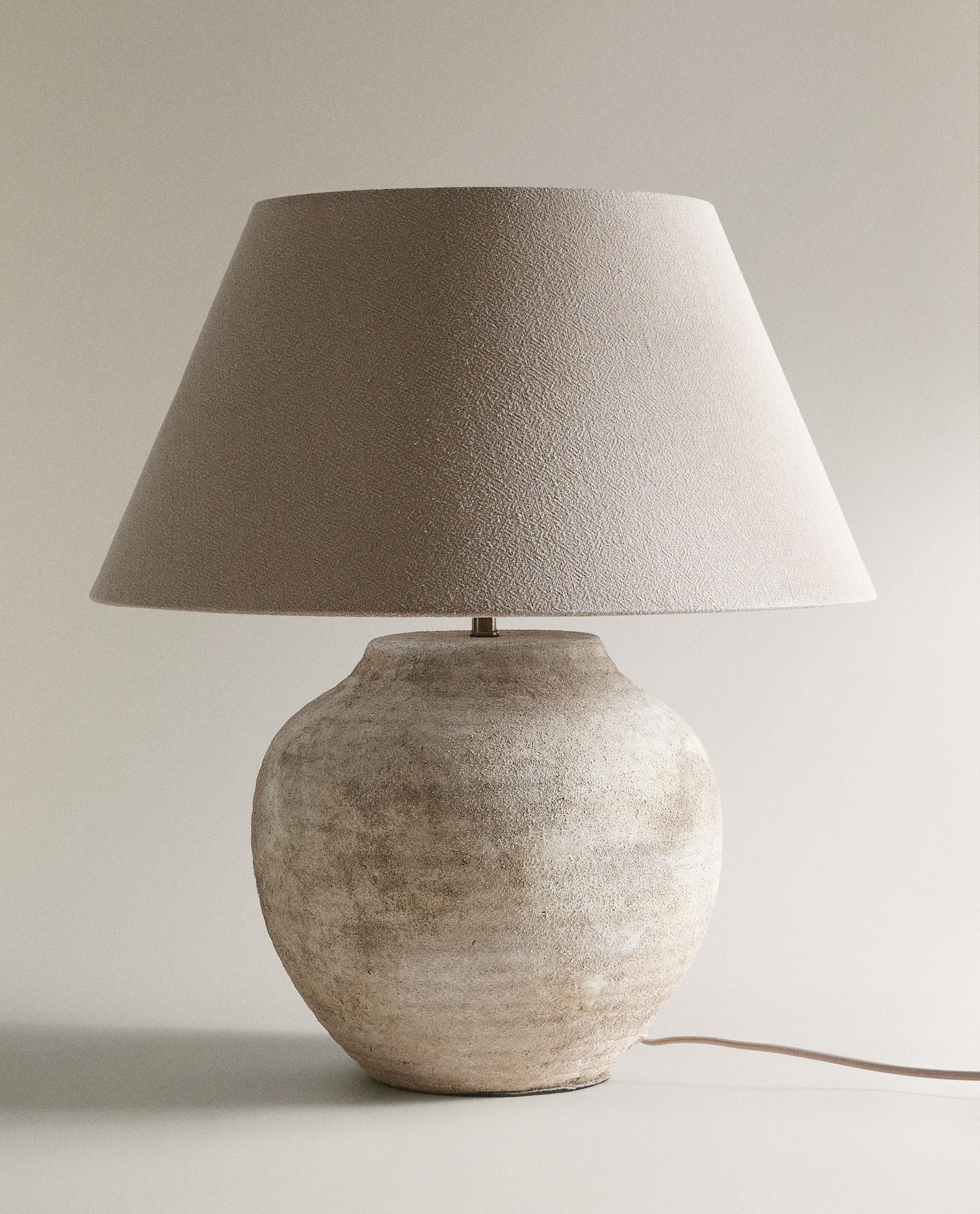 アンティークテイストセラミックテーブルランプ LARGE ANTIQUE FINISH CERAMIC TABLE LAMP | Zara Home United