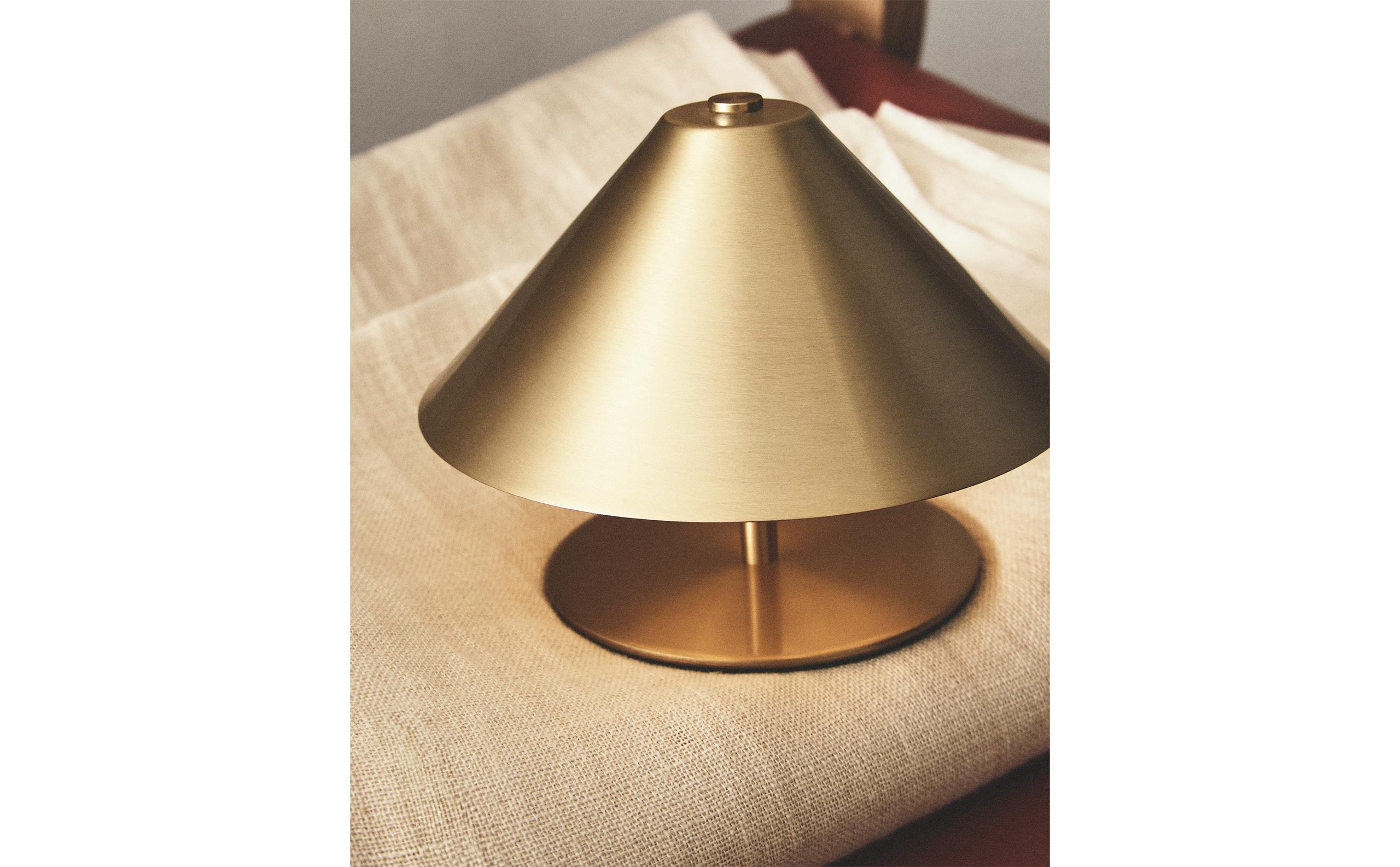 モノカラー タッチ式 テーブルランプ | Zara Home 日本/Japan