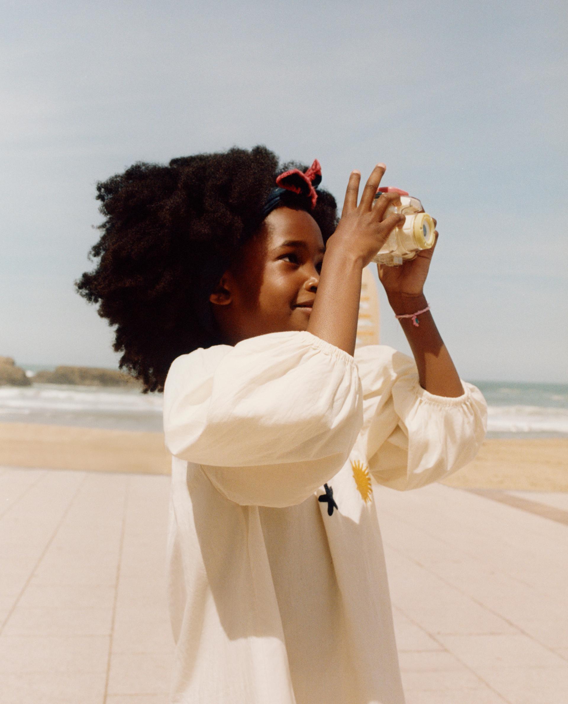 CHILDREN’S WATERPROOF CAMERA AND BEACH DRESS | Zara Home Mainland China