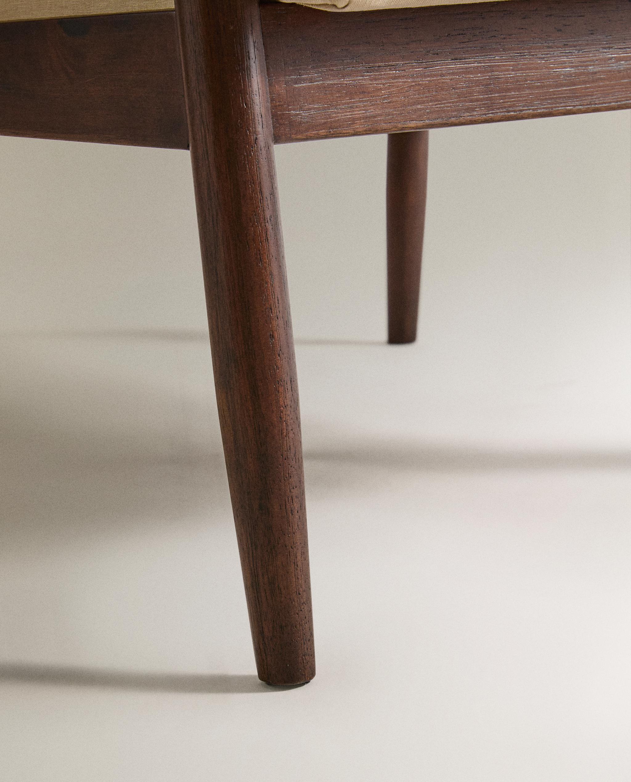 WOOD AND LINEN ACCENT CHAIR