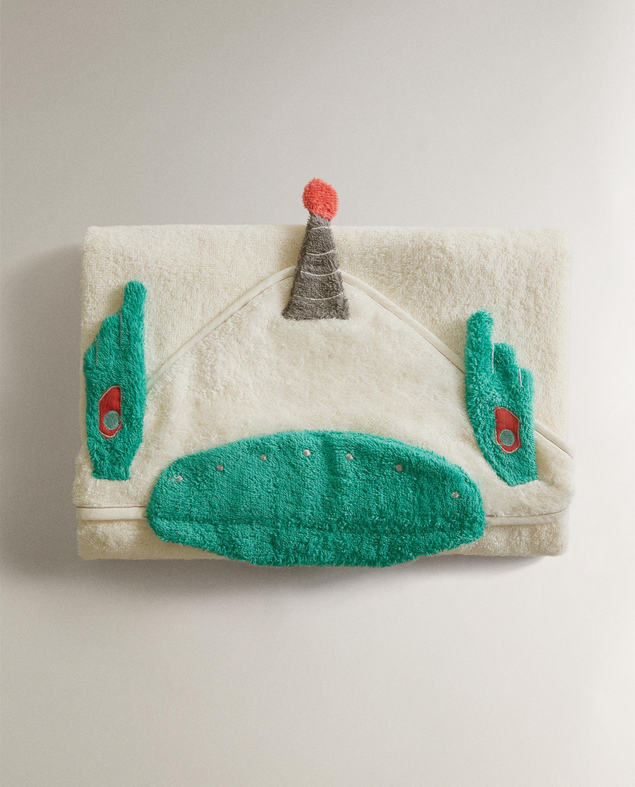 CHILDREN'S SPACE HOODED BATH TOWEL product thumbnail 7