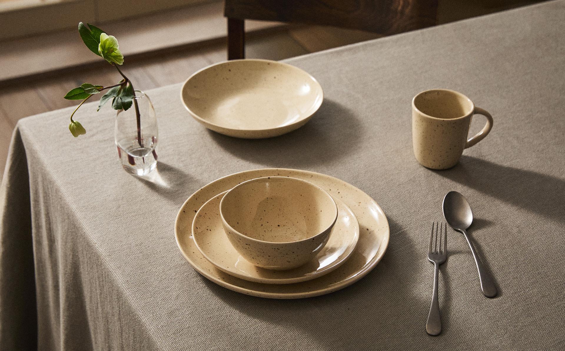 POLKA DOT TABLEWARE