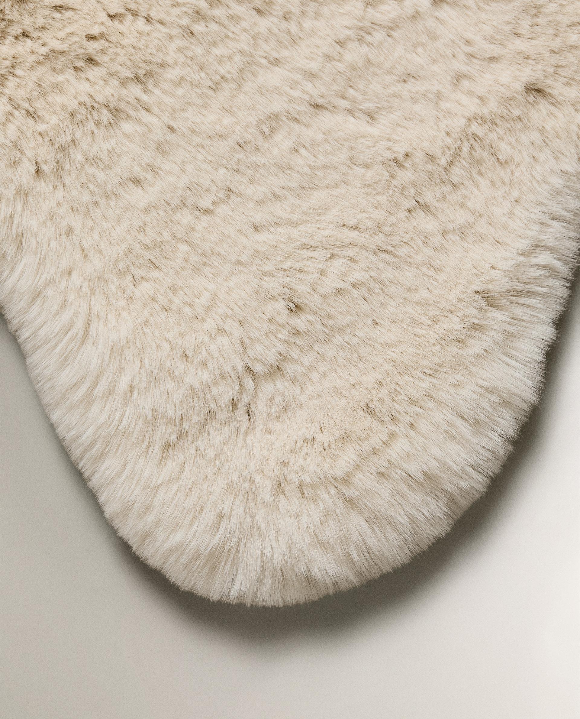 IRREGULAR FUZZY SMALL RUG product thumbnail 4