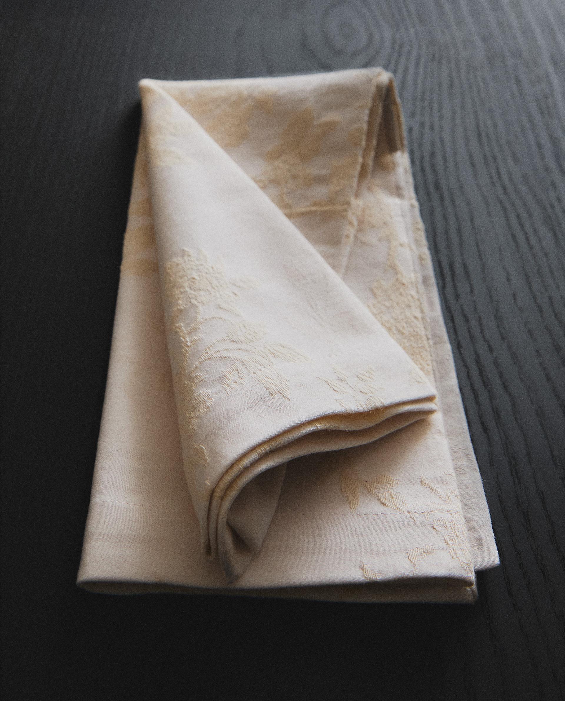 PACK OF COTTON JACQUARD NAPKINS (PACK OF 2) product thumbnail 3