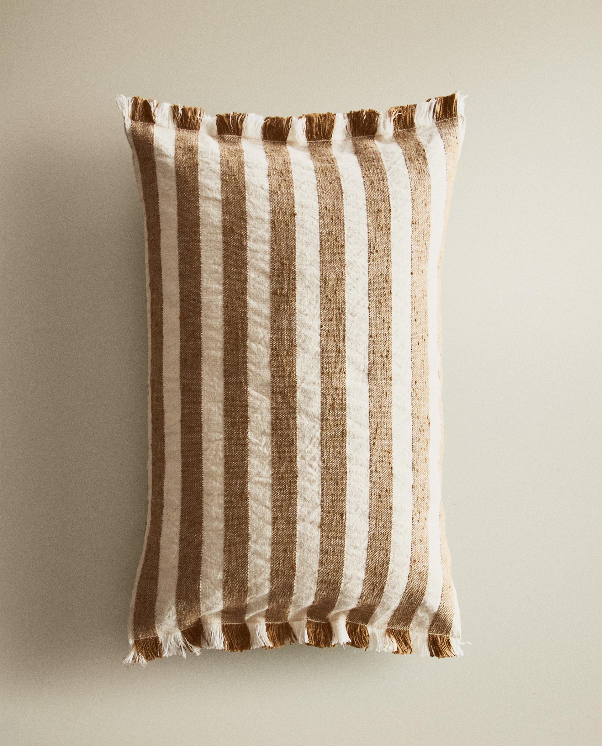 ベージュ ストライプ クッションカバー ストライプ クッションカバー | Zara Home 日本/Japan