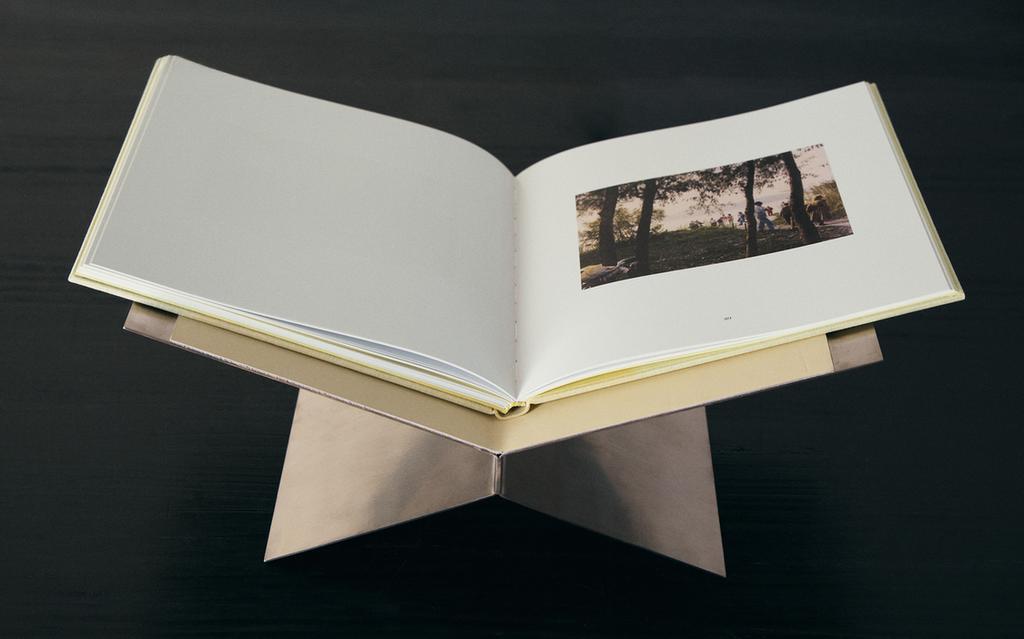 Zara Home Metal kitab dayağı