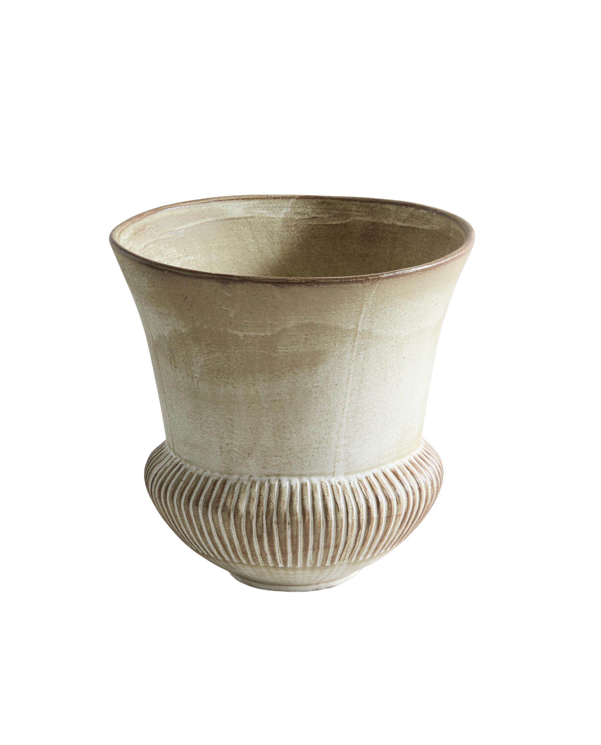 DECORATIVE CERAMIC VASE product thumbnail 3