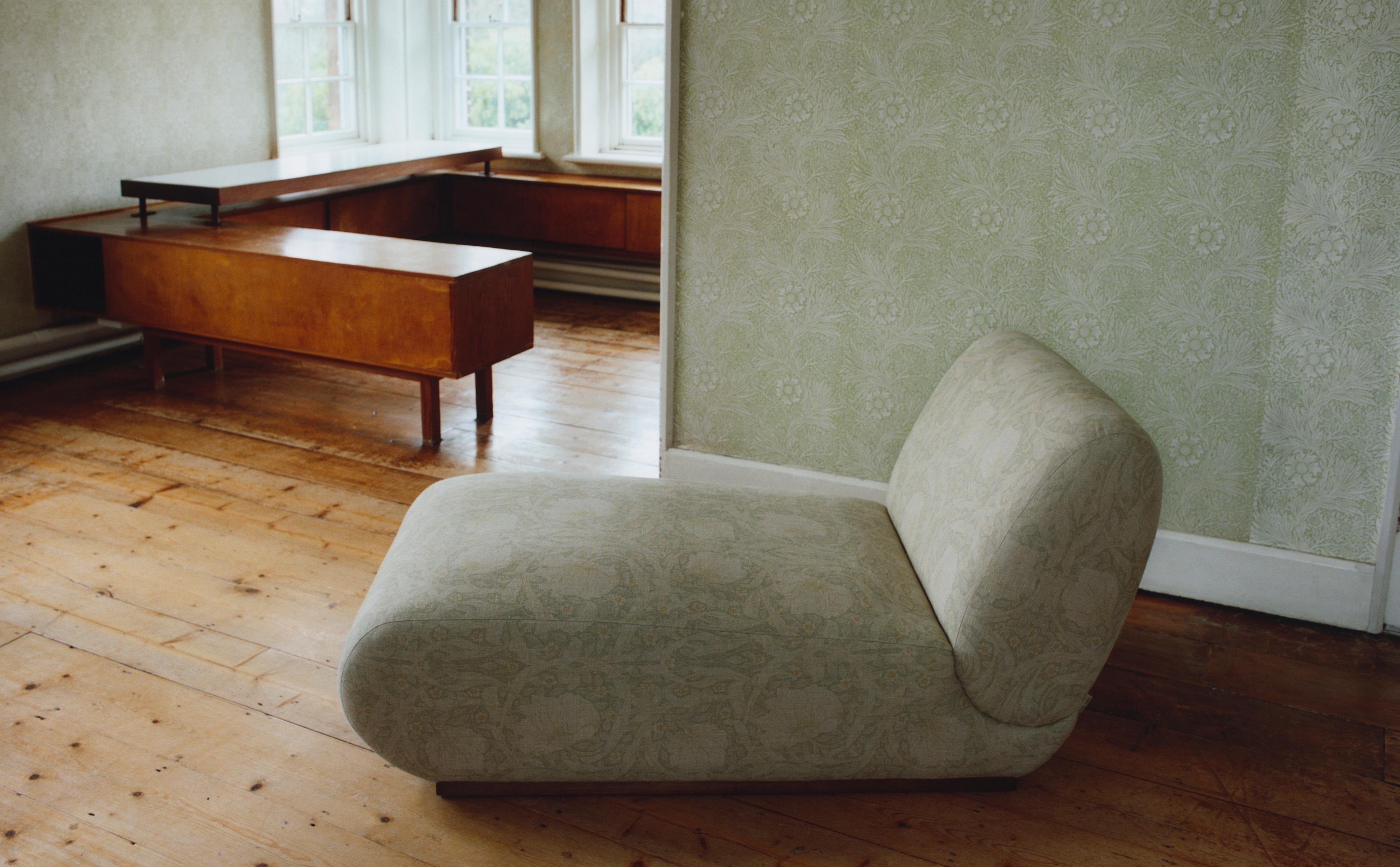 LINEN AND COTTON MORRIS & CO. CHAISE LONGUE