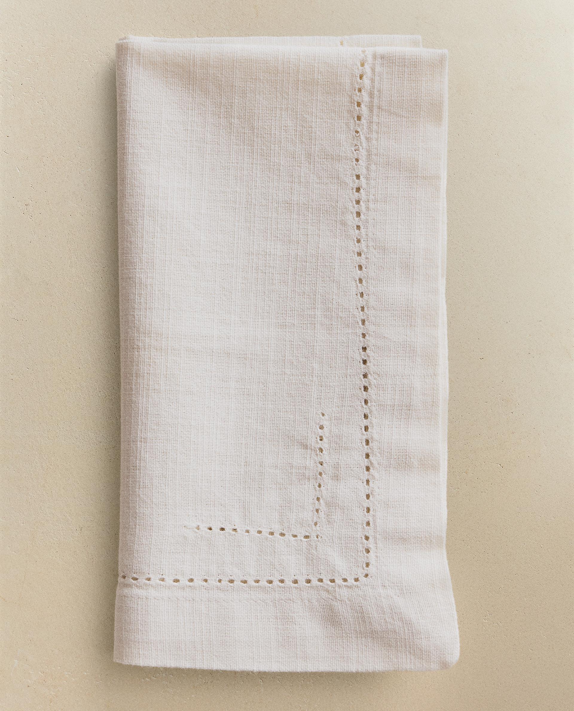 SET OF LINEN NAPKINS WITH FLORAL EMBROIDERY AND HEMSTITCHING (SET